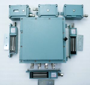 flp-bl-dyanamic-passbox-control-system-3-d-600-rd with explosion-proof control panel and electromagnetic locks for hazardous and industrial environments.